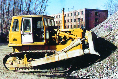 第一臺D85A-18推土機(jī)